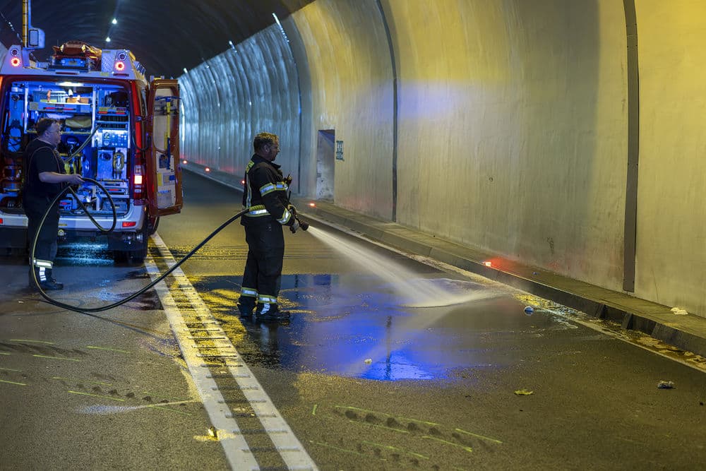 Gallery image 9 - Schwerer Verkehrsunfall im Straßentunnel Dürnstein