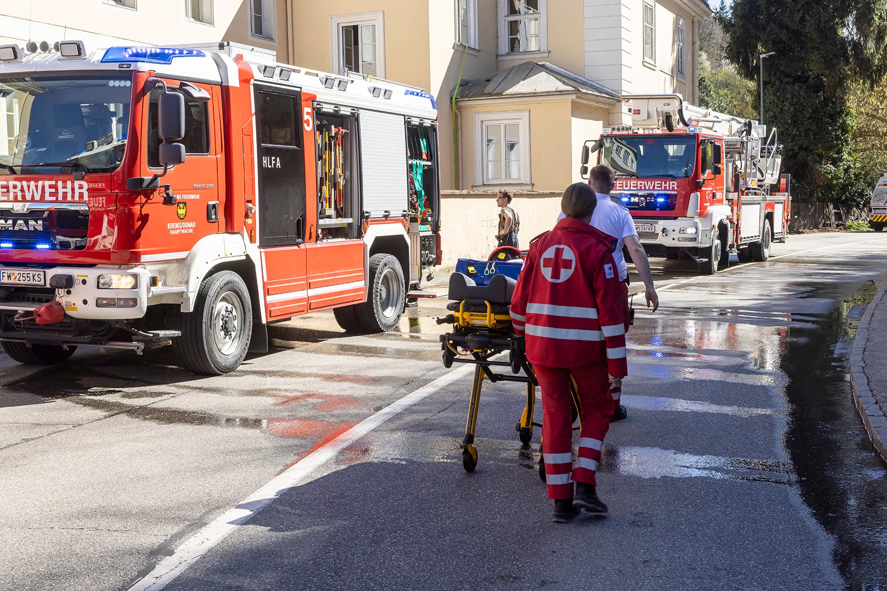Gallery image 13 - Großeinsatz in Rehberg: Dachstuhlbrand fordert zehn Feuerwehren